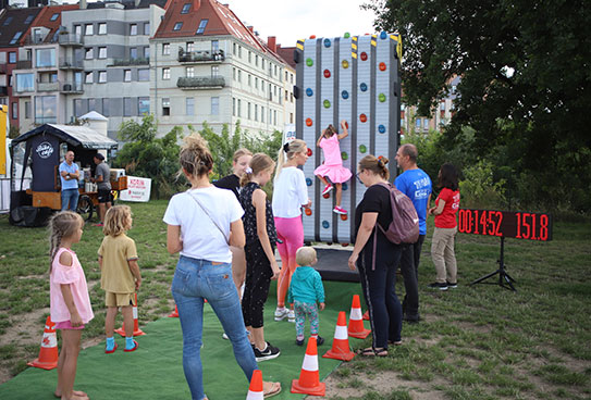 /Wynajmujemy%20dmuchańce%20i%20inne%20atrakcje%20w%20tym%20animatorów